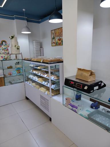 عکس کارگاه قنادی خانوم طلا