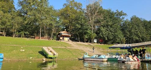 عکس قایق رانی عباس آباد 