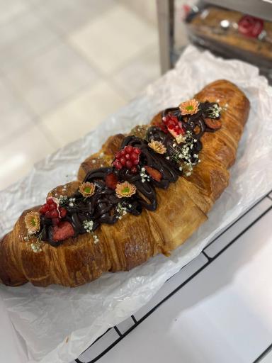 عکس نان و شیرینی لوین