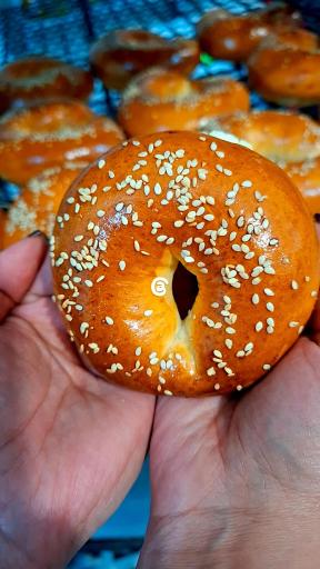 عکس نان و شیرینی لوین