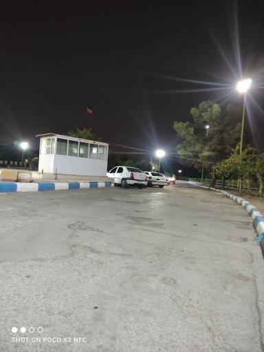 عکس فروشگاه‌ زنجیره‌ای رفاه