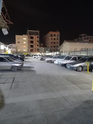 عکس پارکینگ شبانه روزی و کارواش و خدمات زیبایی خودرو