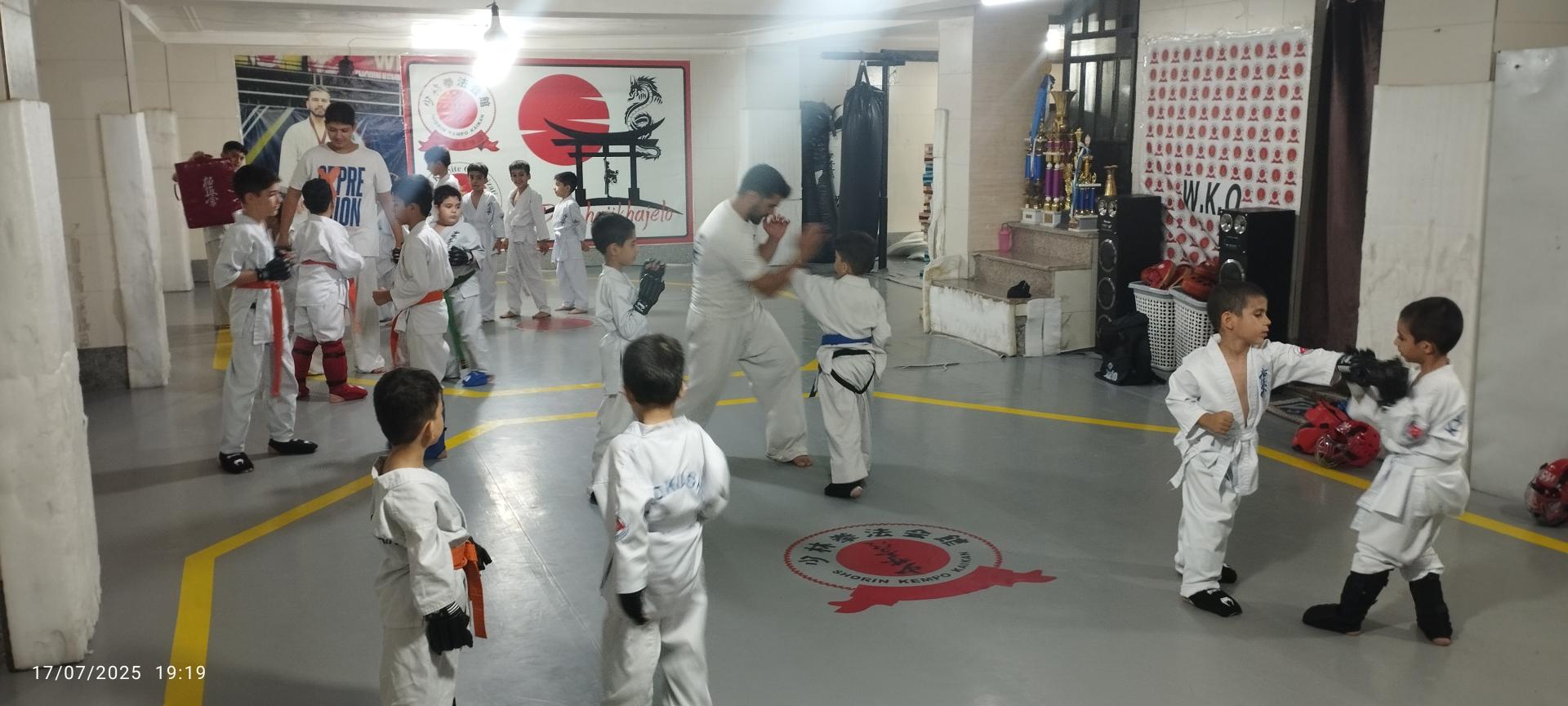 عکس باشگاه قهرمان