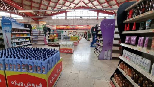 عکس فروشگاه‌ زنجیره‌ای رفاه