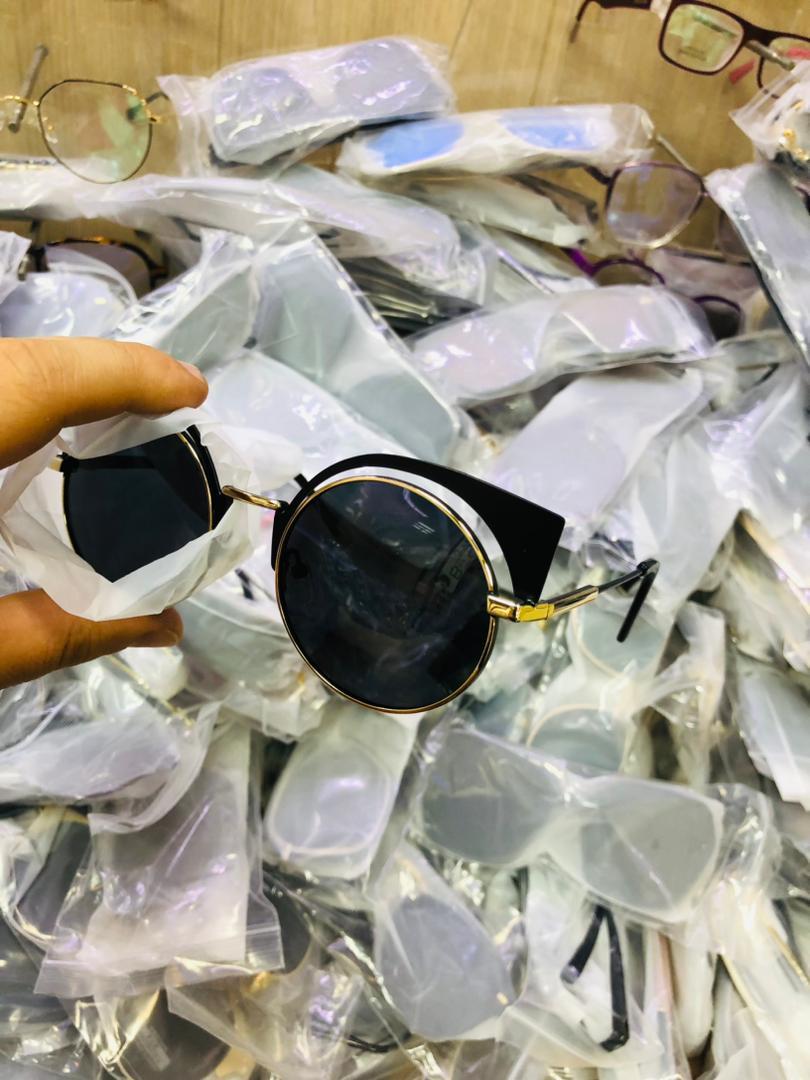 عکس عینک و بینایی سنجی اروپا نو