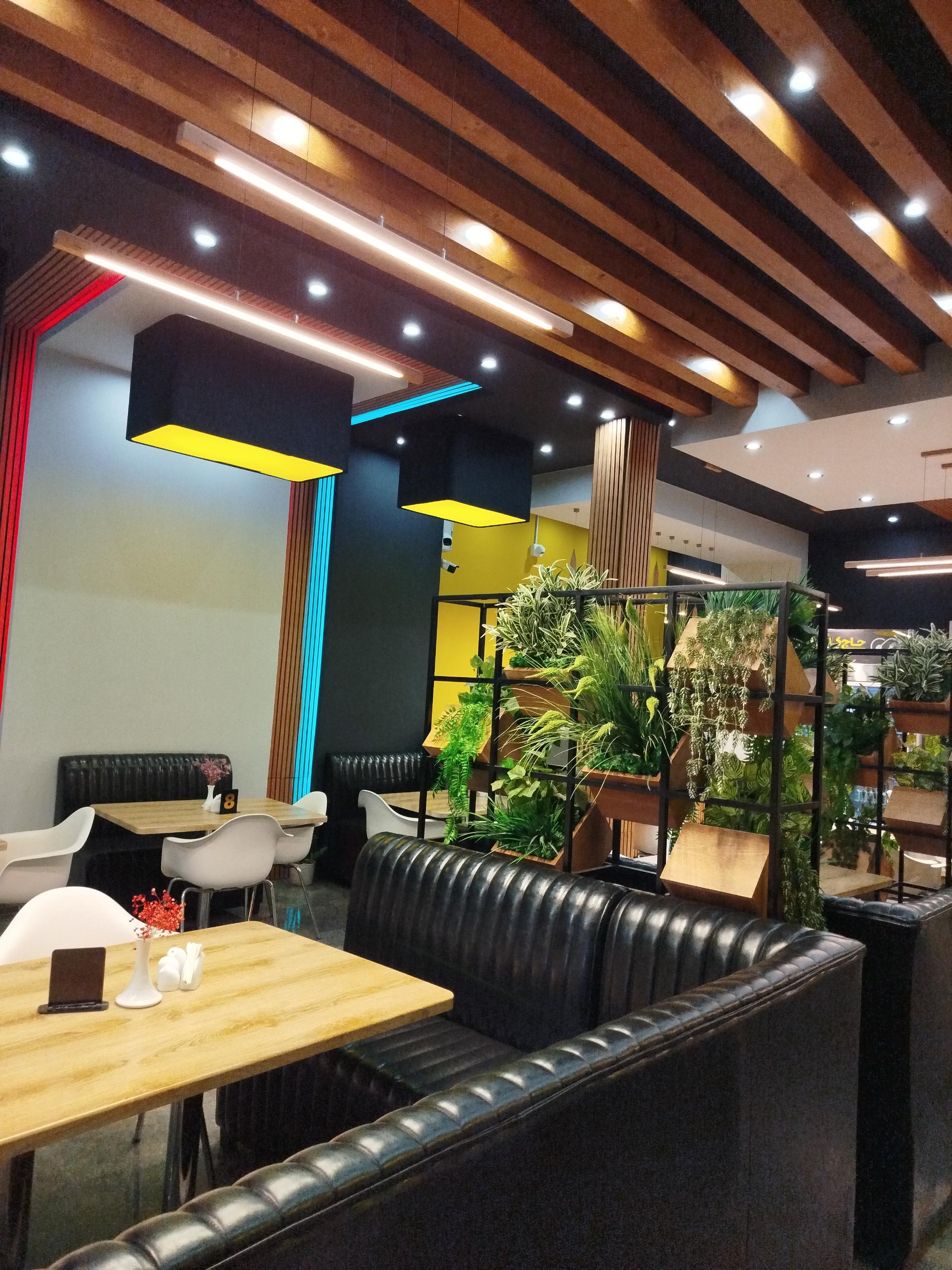 عکس تهیه غذای حاج کاظم