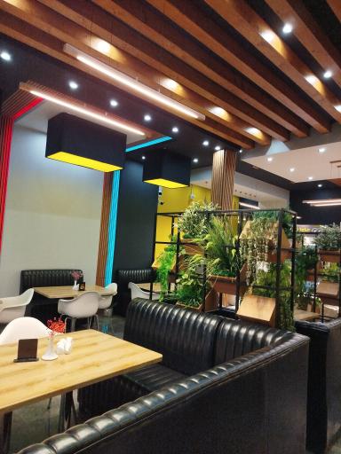 عکس تهیه غذای حاج کاظم