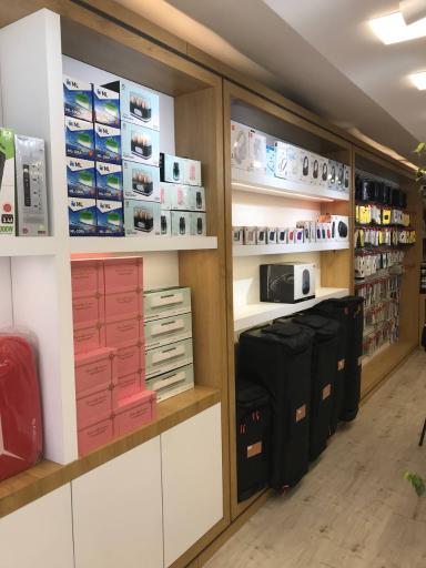 عکس فروشگاه یومی