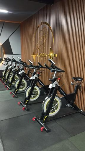 عکس باشگاه بدنسازی کسری