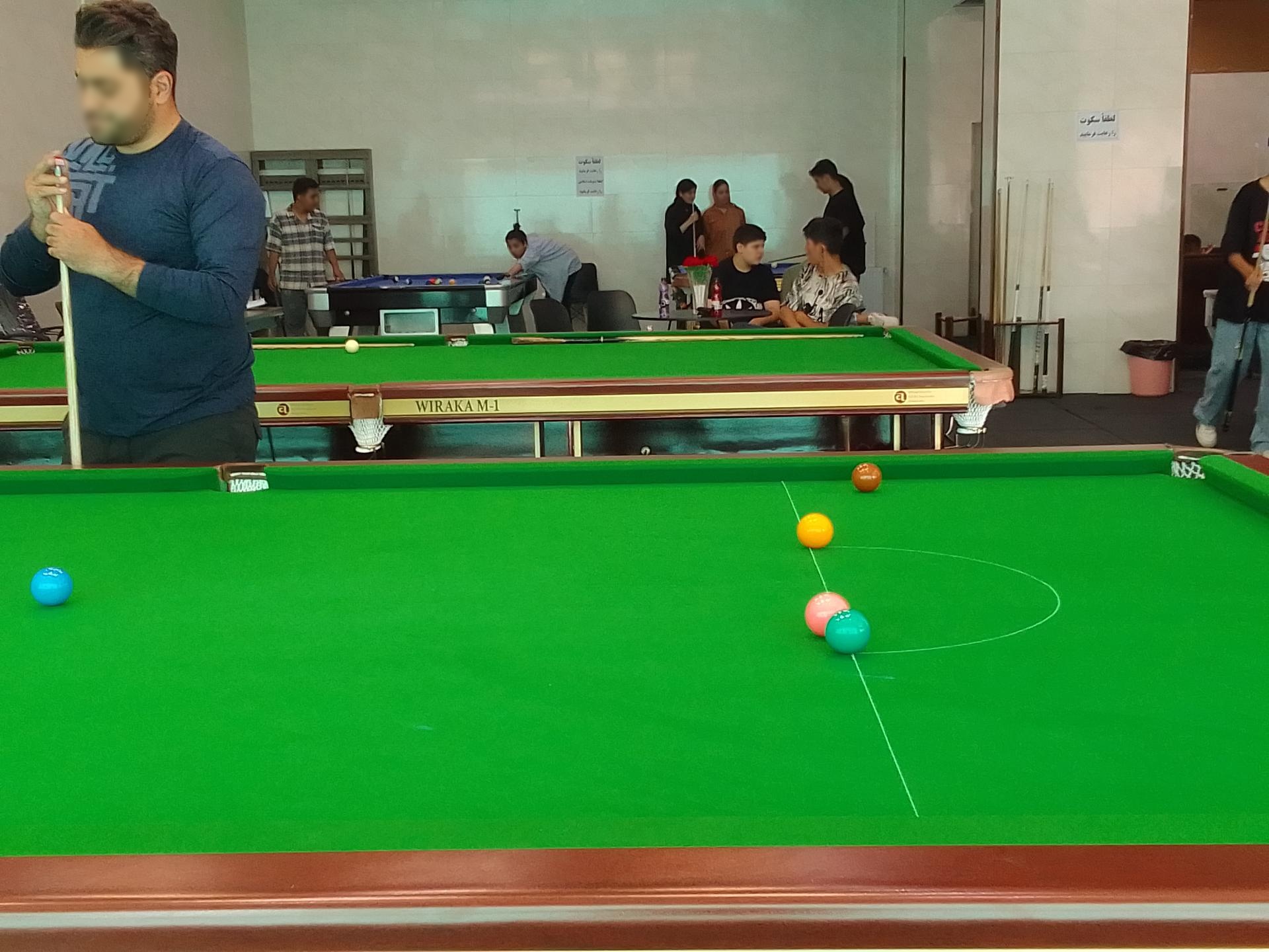 عکس بیلیارد توپ سیاه