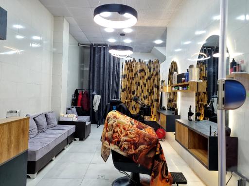 عکس آرایشگاه مردانه مو طلا