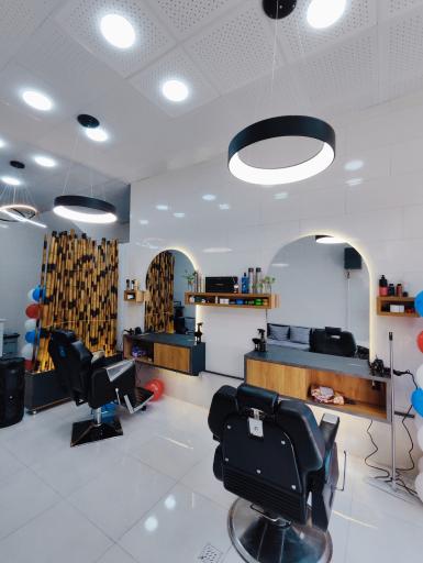 عکس آرایشگاه مردانه مو طلا