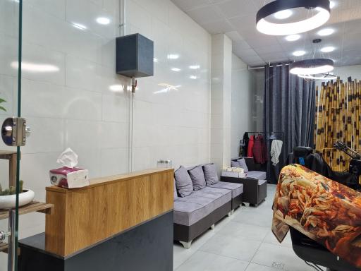 عکس آرایشگاه مردانه مو طلا