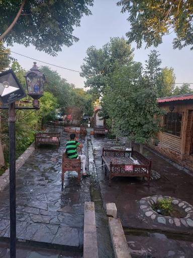 عکس سفره‌خانه سنتی باغ رستوران بوی بهشت