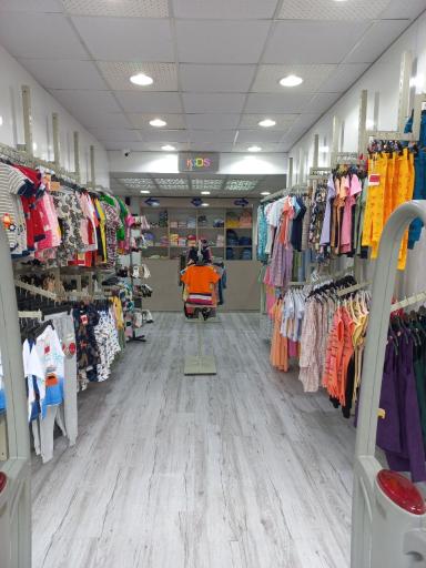 عکس فروشگاه پوشاک بچگانه و اکسسوری ایده