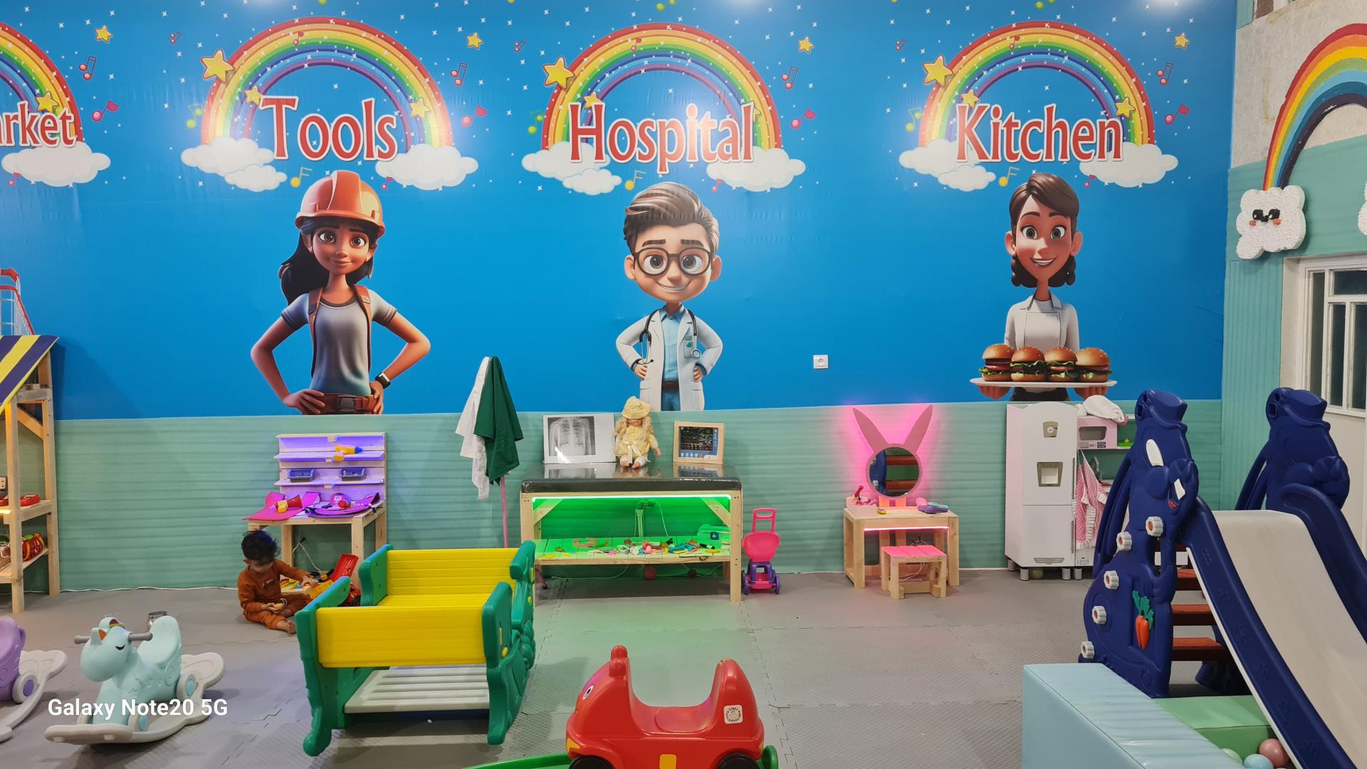 عکس خانه بازی رنگین کمون