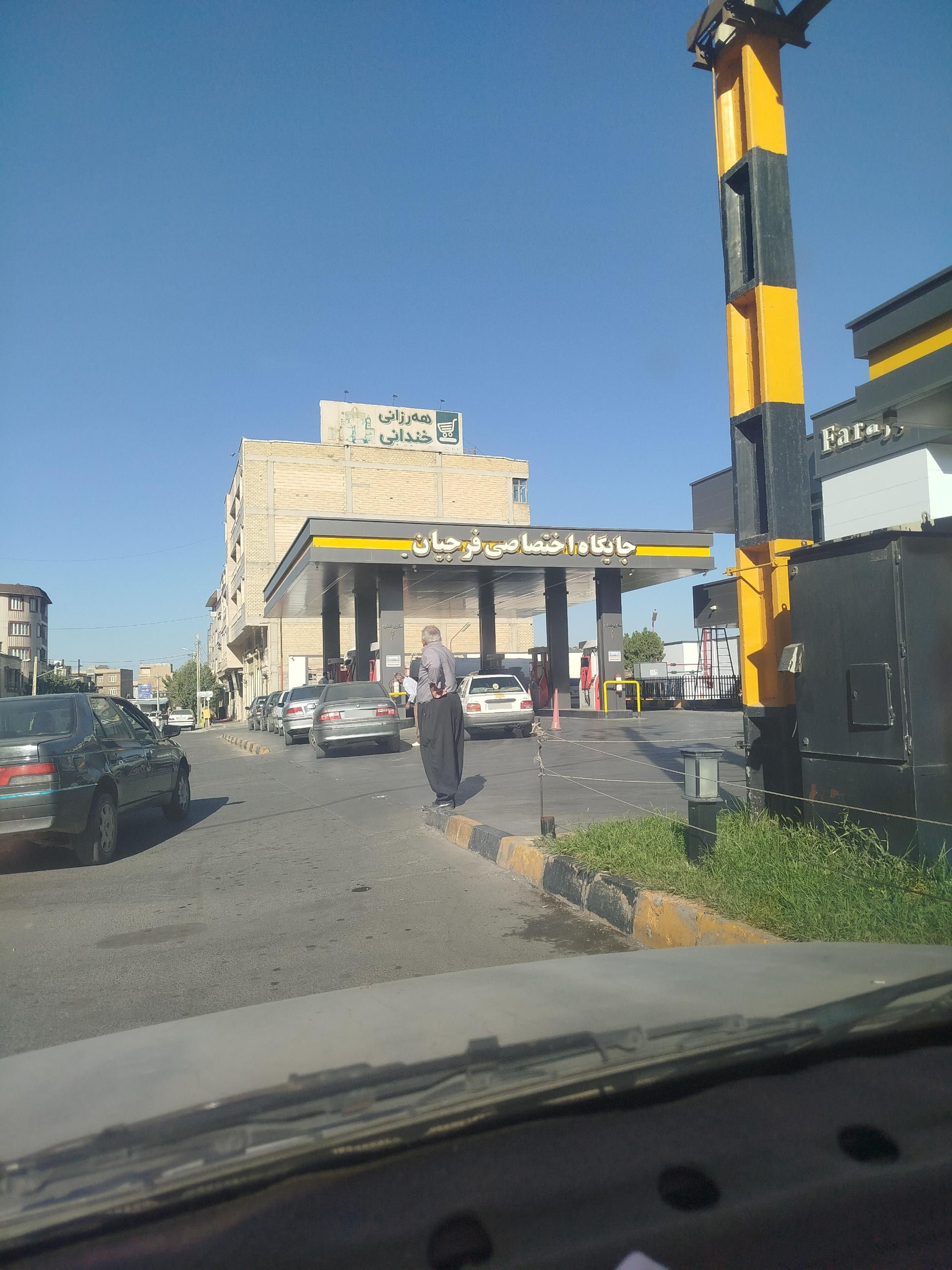 عکس پمپ بنزین توکلی