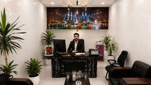 عکس مشاور املاک صدرا