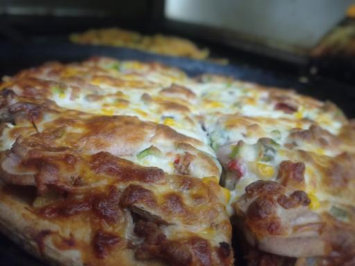 عکس پیتزا ساندویچی جگوارا