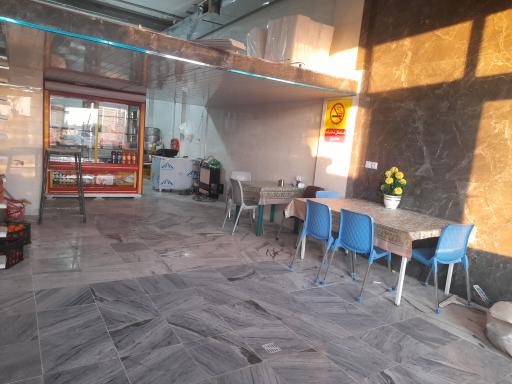 عکس تهیه غذای  حاج علی 