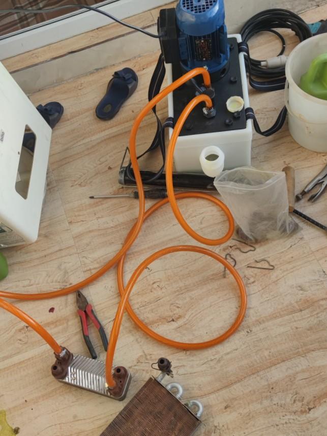 عکس خدمات فنی پکیج و آبگرمکن 