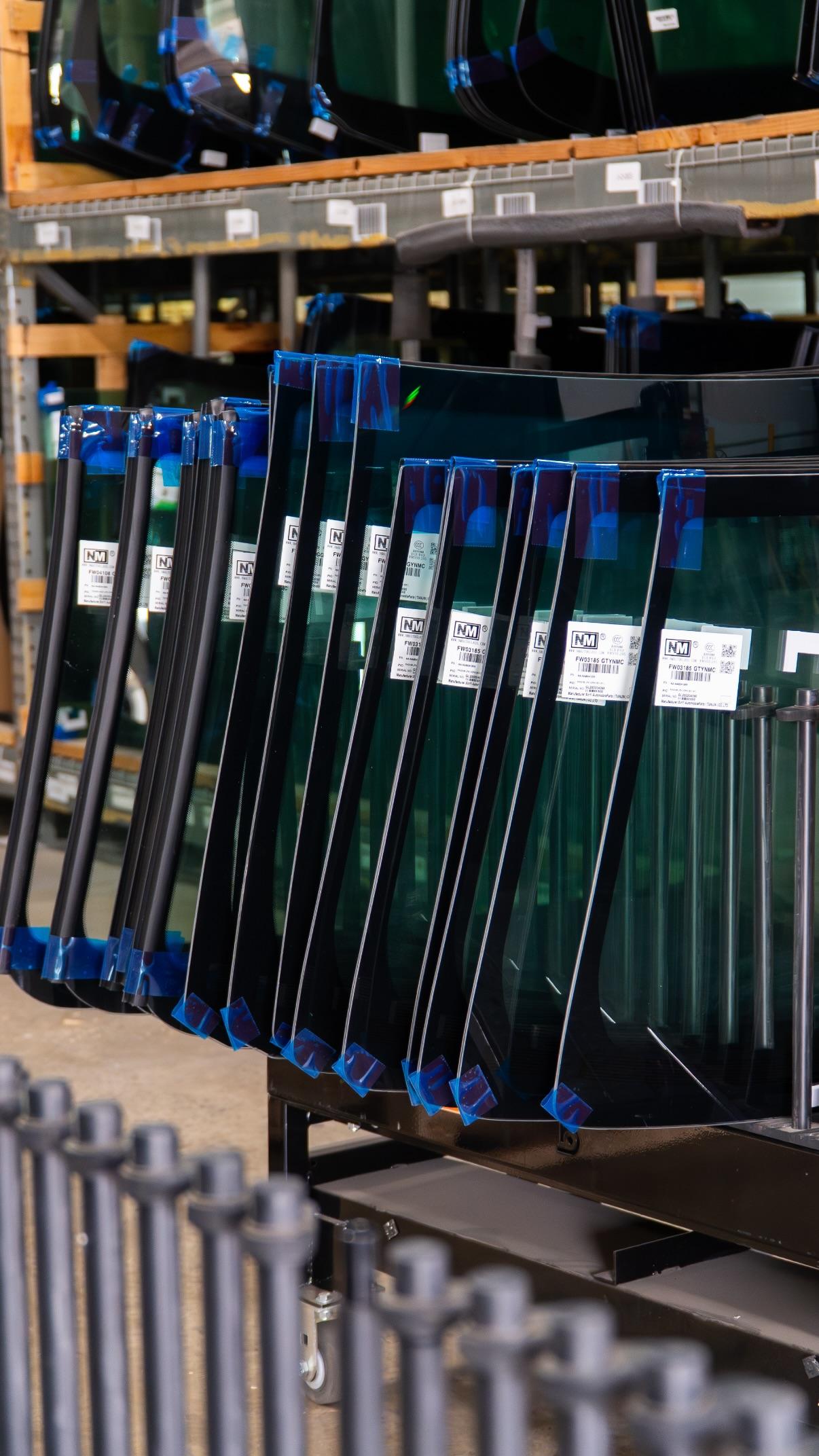 عکس شیشه اتومبیل پارسیان