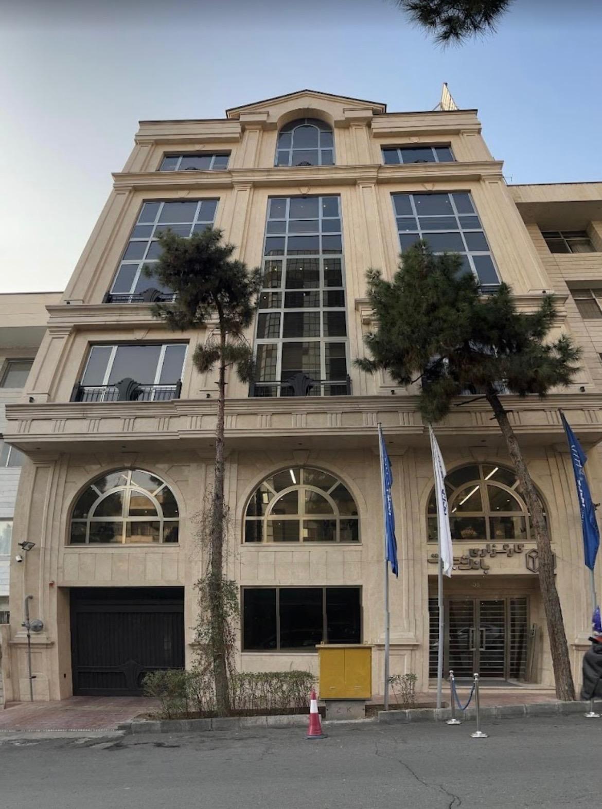 عکس کارگزاری بانک تجارت