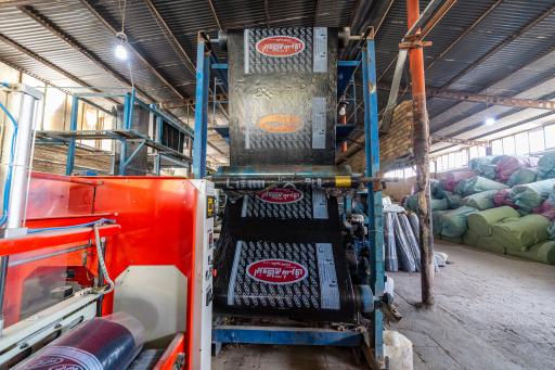 عکس کارخانه ایزوگام پرتو پیروز نام شرق