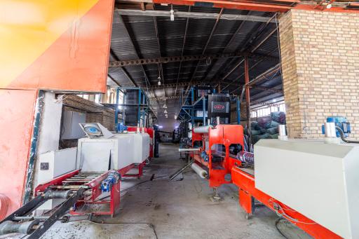 عکس کارخانه ایزوگام پرتو پیروز نام شرق