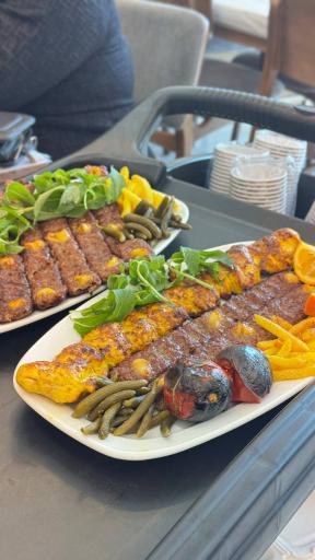 عکس کافه رستوران و تهیه غذای پاسارگاد