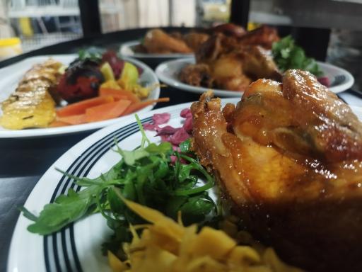 عکس کافه رستوران اکبرجوجه برادران کلبادی لاهیجان 