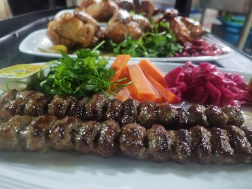 عکس کافه رستوران اکبرجوجه برادران کلبادی لاهیجان 