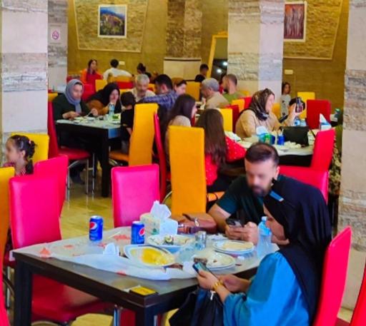 عکس کافه رستوران اکبرجوجه برادران کلبادی لاهیجان 