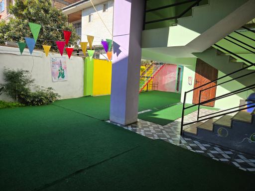 عکس دبستان غیر دولتی دخترانه آیندگان