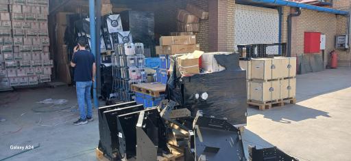 عکس فروشگاه مرکزی دانگ فنگ و فوتون مردوخی