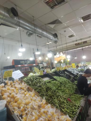 عکس حاجی ارزونی میوه و تره بار عدل