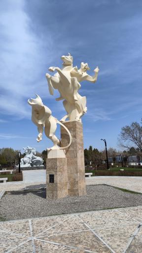 عکس تندیس رستم دیوبند