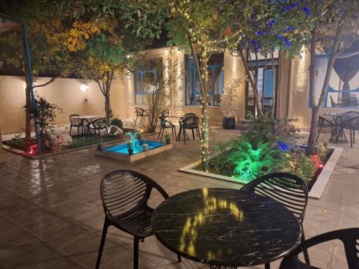 عکس کافه جغد