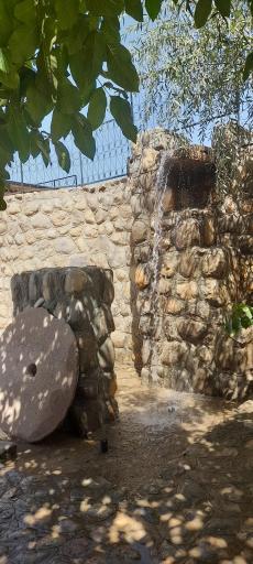 عکس عمارت سنگی خان مراد