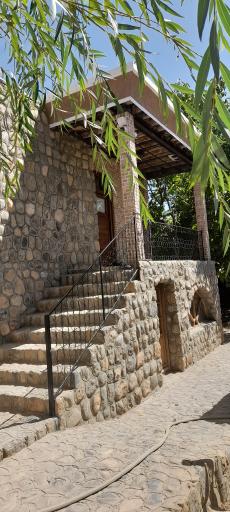 عکس عمارت سنگی خان مراد