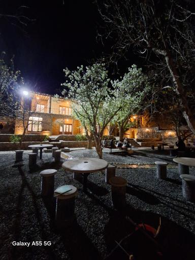 عکس عمارت سنگی خان مراد