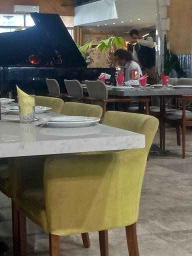 عکس رستوران مرسی پدیده