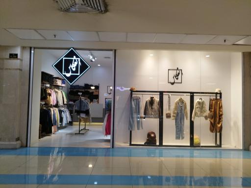 عکس انعکاس بوتیک 