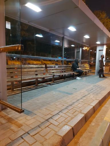 عکس ایستگاه اتوبوس میدان آزادی