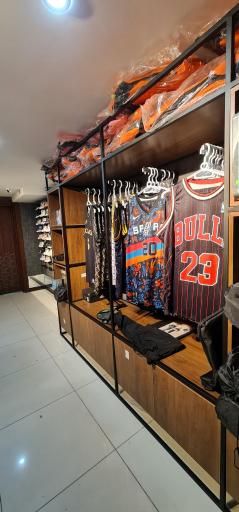 عکس فروشگاه ورزشی کاریزما اسپرت