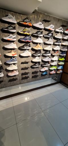 عکس فروشگاه ورزشی کاریزما اسپرت