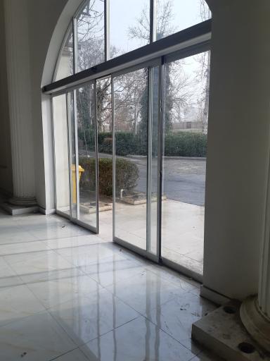 شرکت بازاریابان ایرانیان زمین