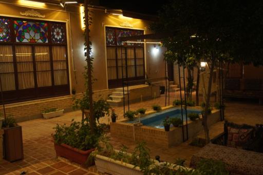 عکس عمارت بیگ 