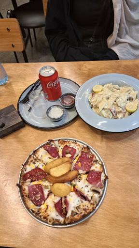 عکس فست فود فرندز