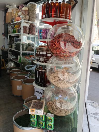 آسیاب انواع ادویه در حضور مشتری